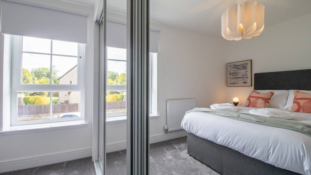 Lochwinnoch Apartment | The Winnoch - modern 2 bed flat