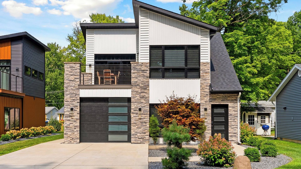 Winona Lake House | The Winona Lake Chalet 2