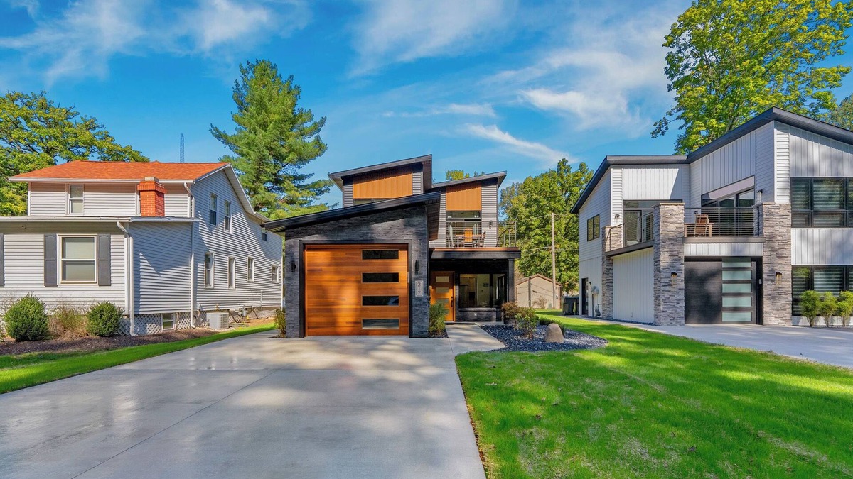 Winona Lake House | The Winona Lake Chalet 1