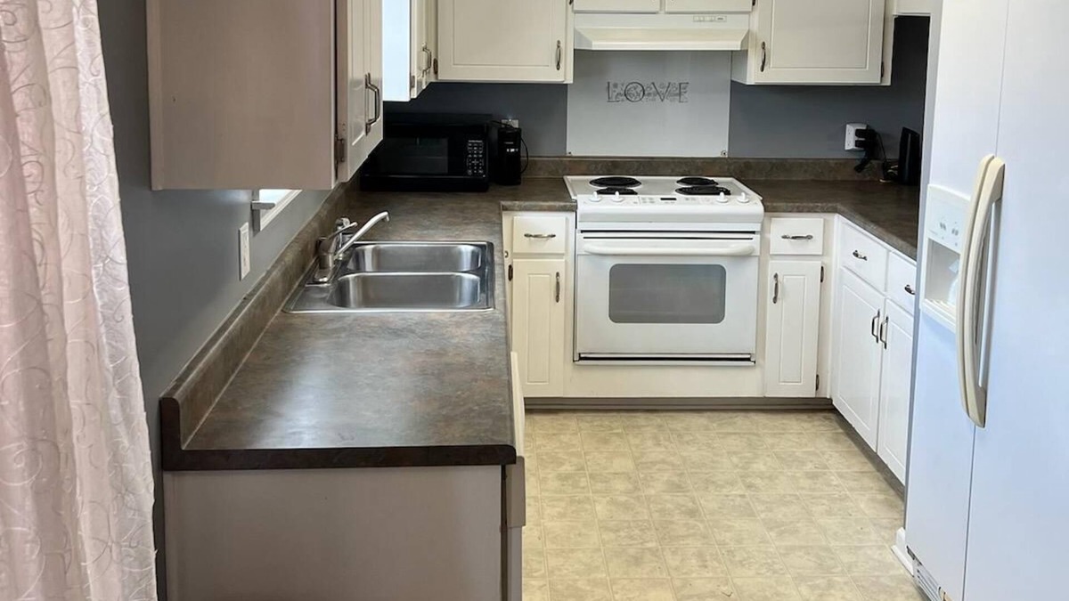 Midland City House | The Wiregrass Home is a 3 bedroom 2 bathroom home that sleeps up to 6 people!