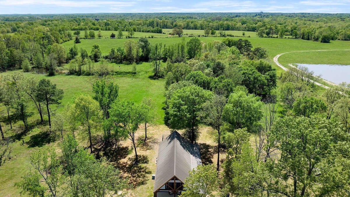 Golden House | The Wishing Well! Perfect couples getaway! Newly built cabin with pool!