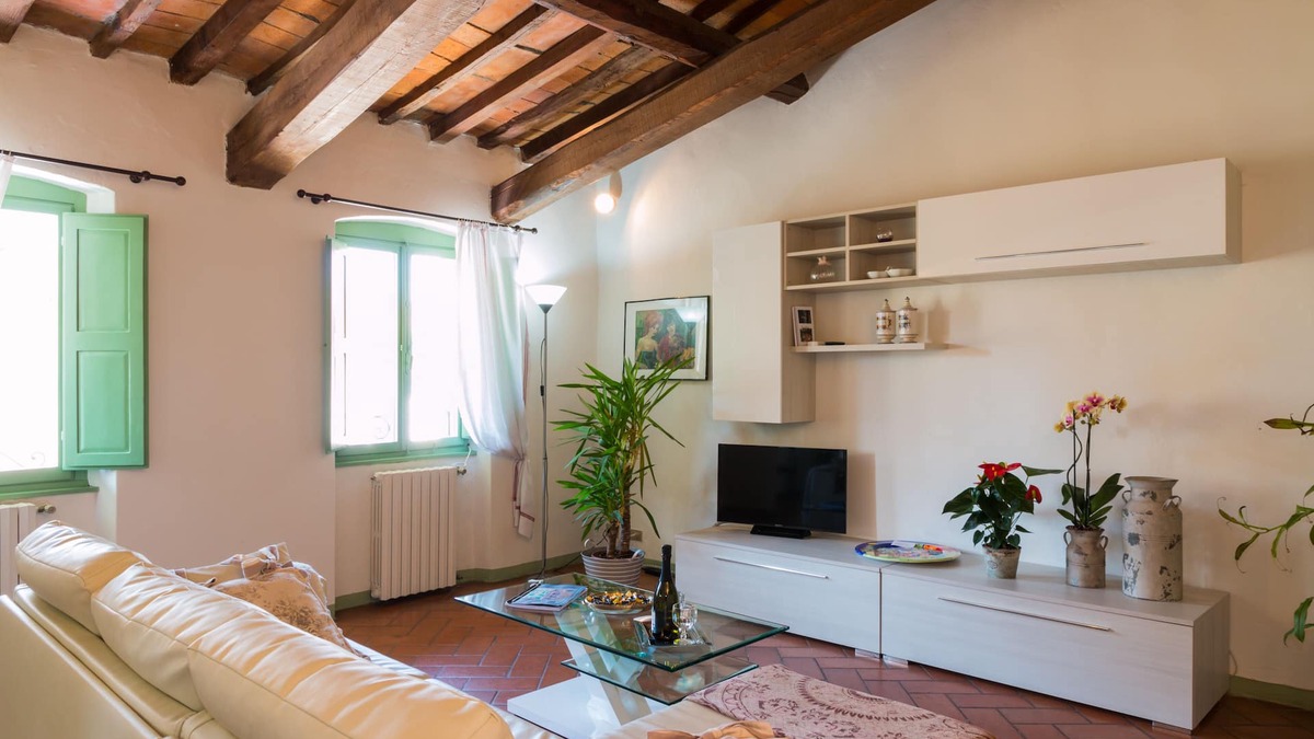 Pistoia Apartment | The wisteria, elegant apt old town