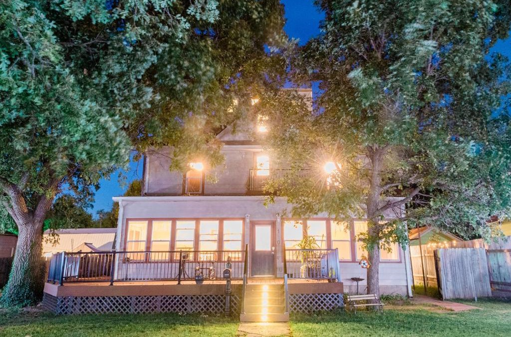 Ellinwood Bed & Breakfast | The Wolf Manor