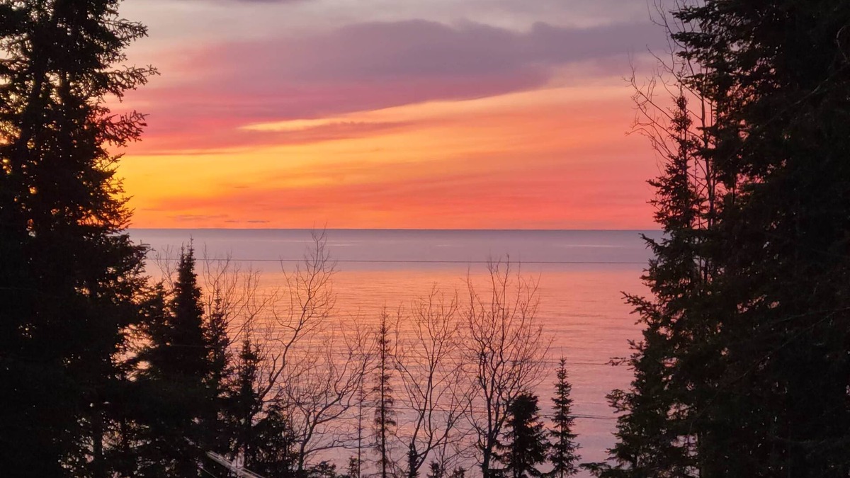 Grand Marais Apartment | The Wolf's Den At Sweet Dreams Overlook