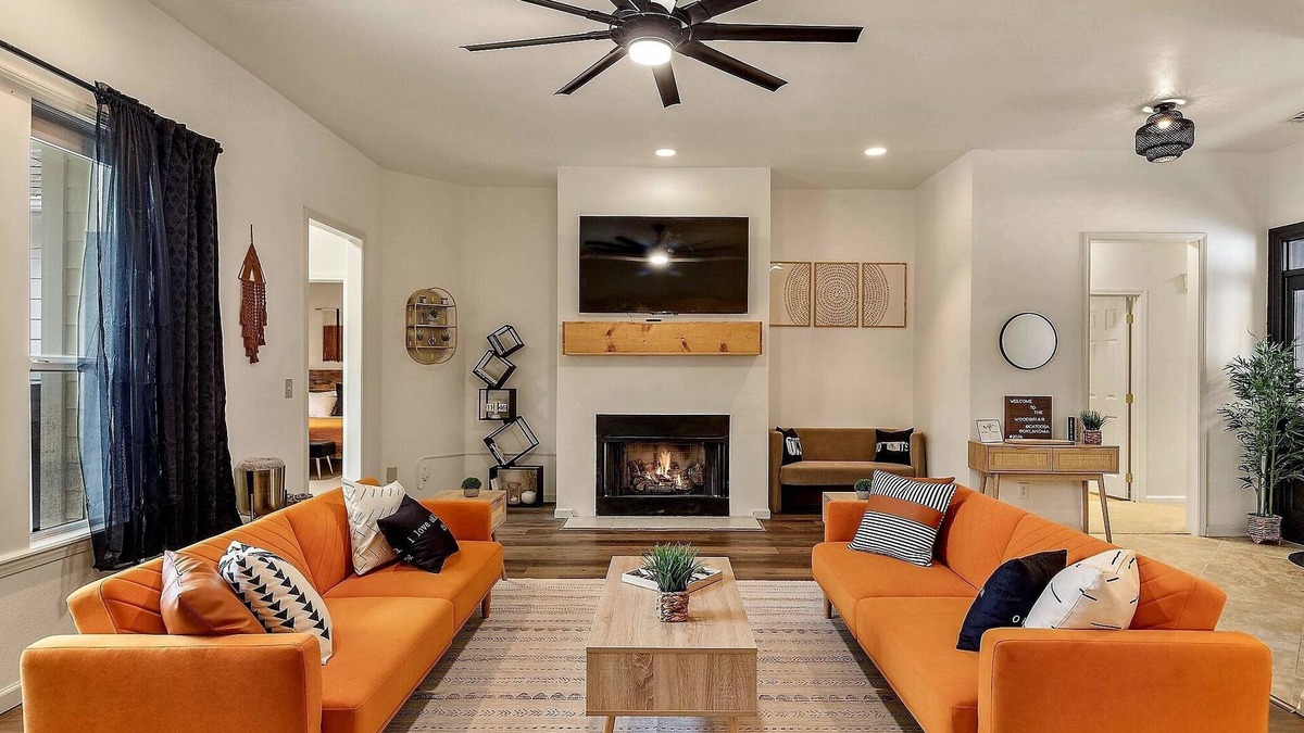 Catoosa House | The Woodbriar, close to Hard Rock Casino, downtown Tulsa/BOK + patio w/fire pit