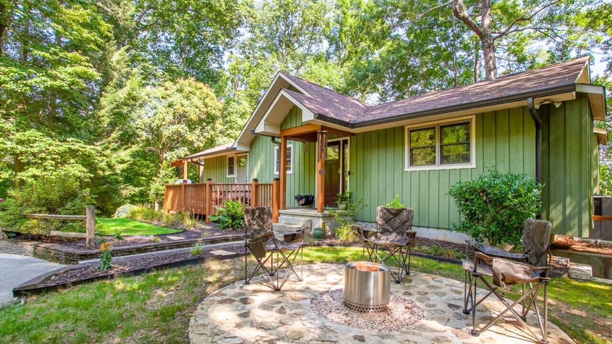 Wears Valley Cabin | The Woodland Respite: Hot Tub, Arcade & Games!