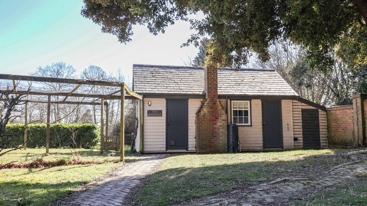 Tendring Cottage | THE WOODSHED, romantic, country holiday cottage in Weeley