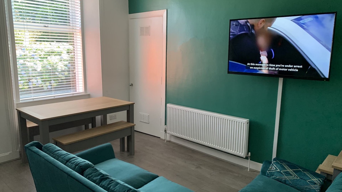 Dumbarton Apartment | The Woodvale Flat Loch Lomond