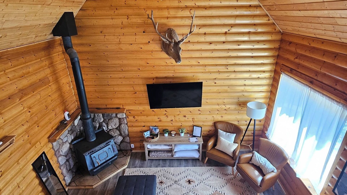 Apple Valley Cabin | The Woody Cabin in Southern Utah, 39 Mi from Zion.