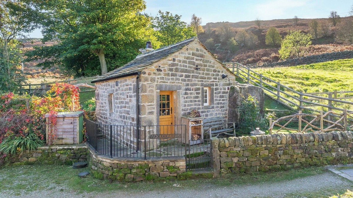 Ilkley Cottage | The Woolcombers is an idyllic and romantic retreat for two situated in Ilkley.