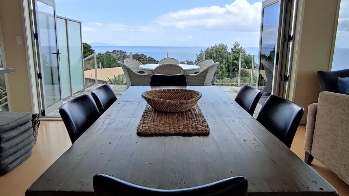 Coromandel Peninsula House | The Wow House - Stunning Kuaotunu Beach & Pacific Ocean Views