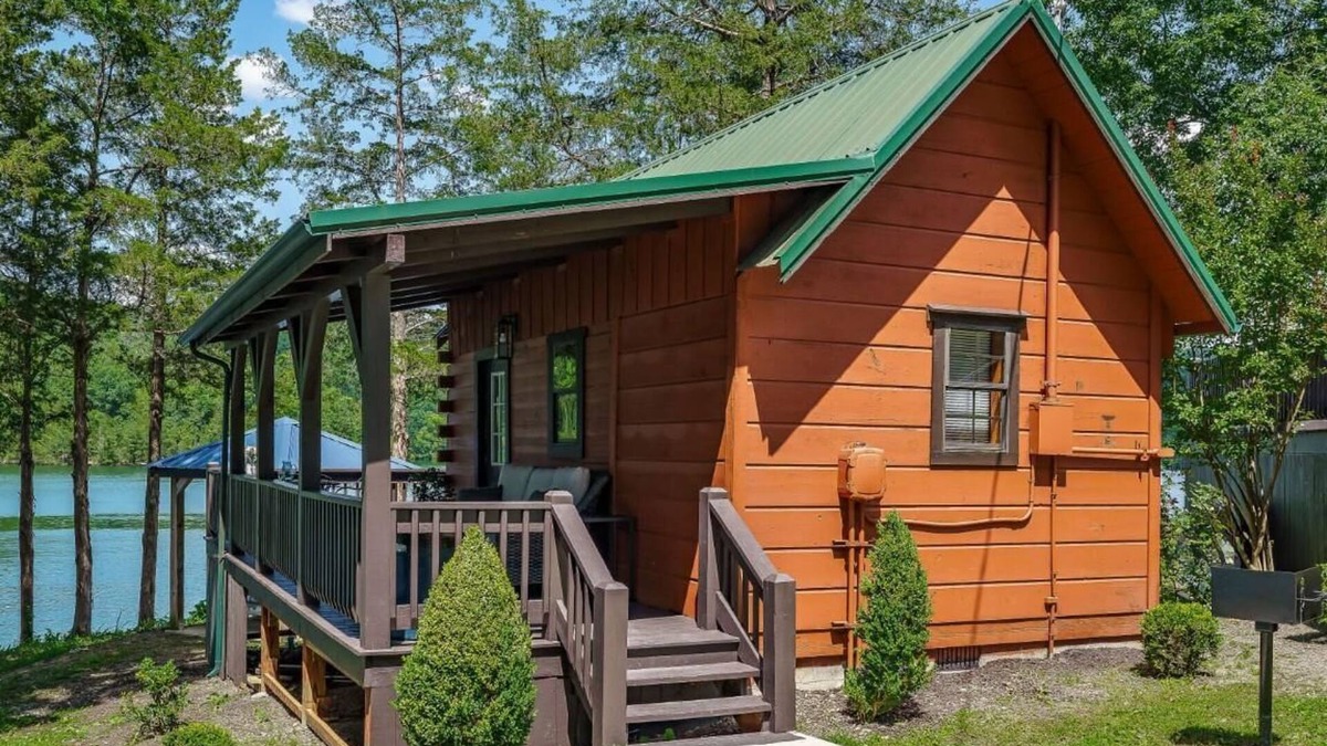 Allons Villa | The Wren’s Nest Studio Cabin 11 - Studio style cabin, queen bed and a kitchenette