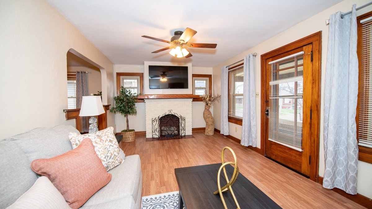 Dayton House | The Wright Bungalow: Near WSU/UD/WPAFB/MV Hospital