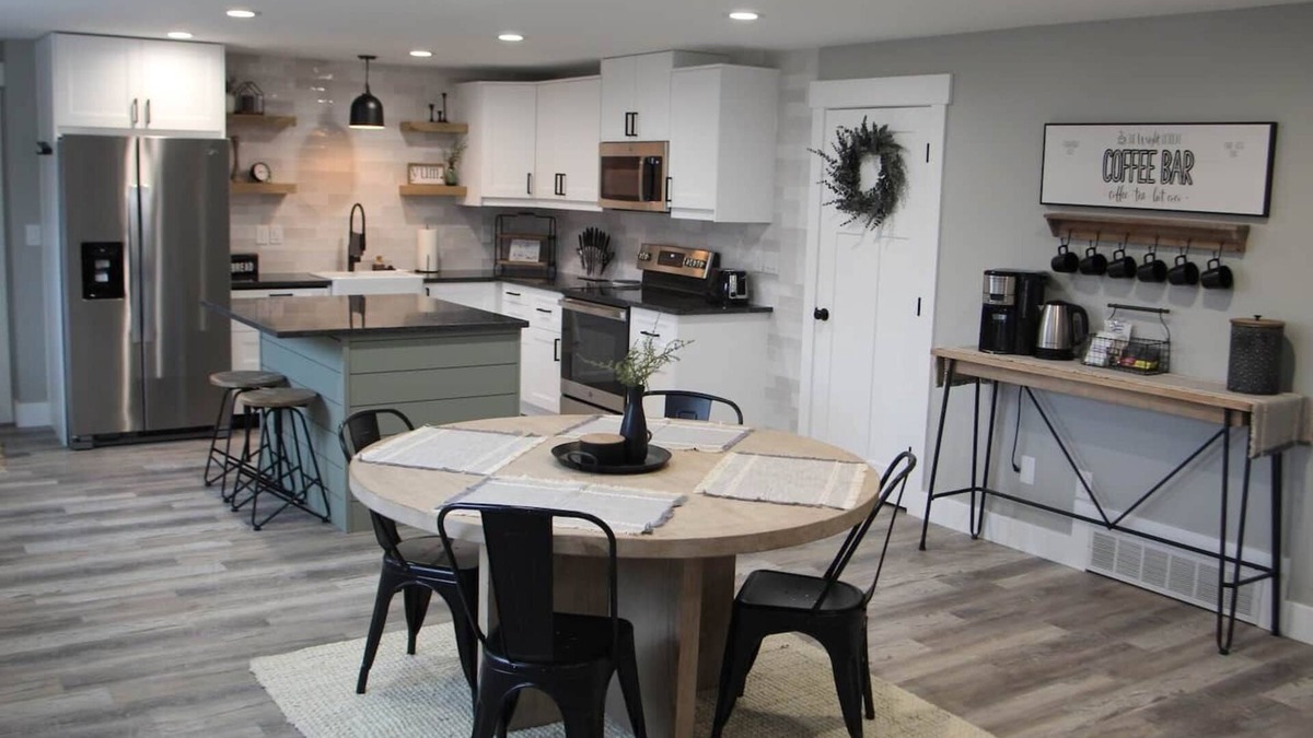Farr West House | The Wright Retreat- Private Entry w/Sauna & Hot Tub