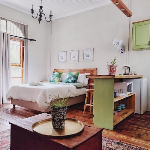 Bedford Apartment | The Writer's House Cottages
