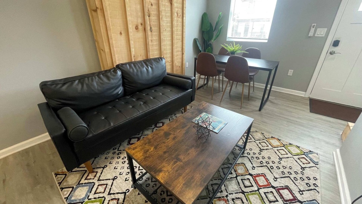 West Columbus Apartment | The Yale Townhouse- 2 BR