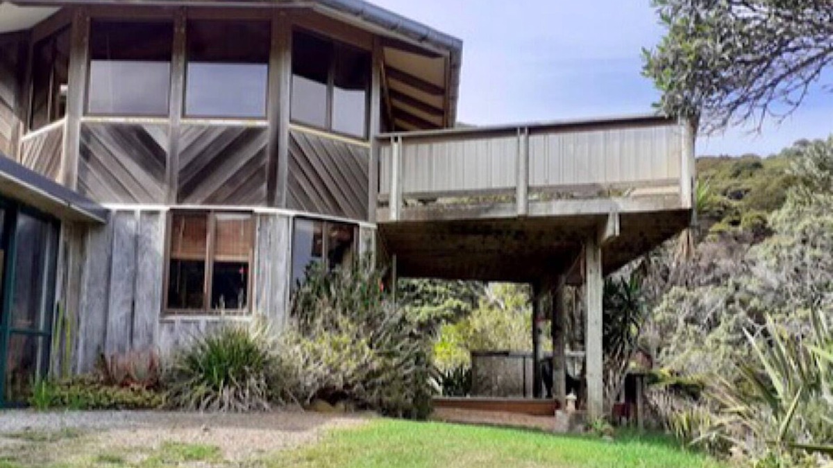 Great Barrier Island House | “The Yard Master” Schooner Bay