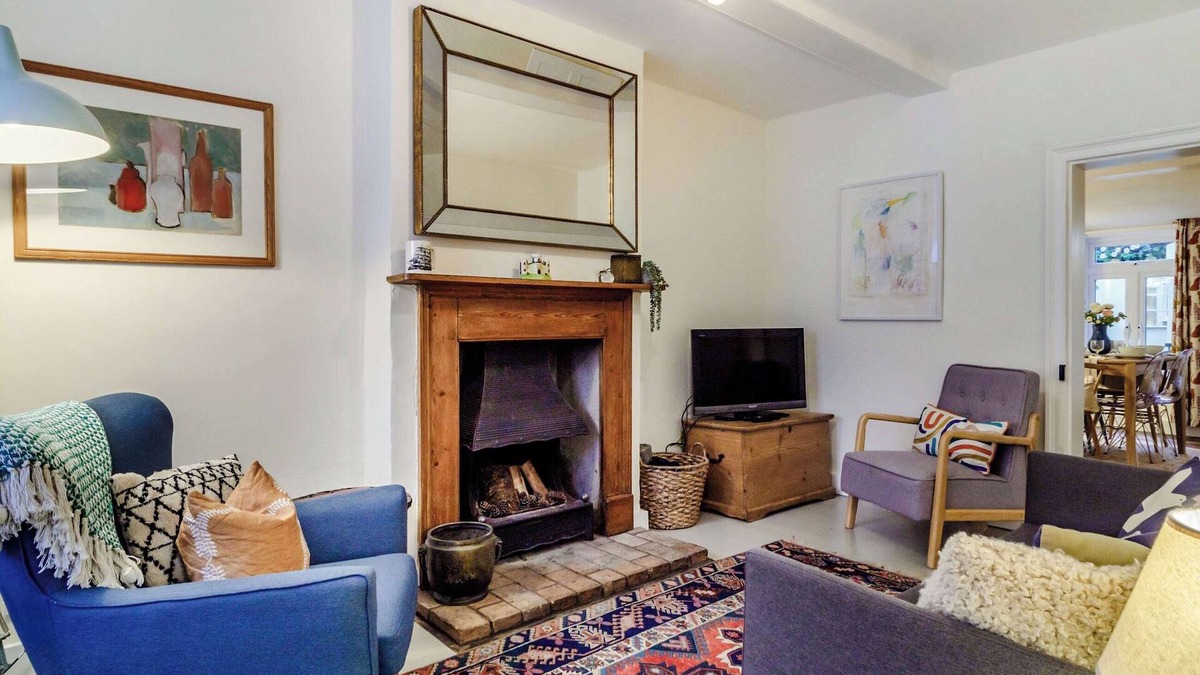 Framlingham Cottage | The Yellow Cottage On The Hill