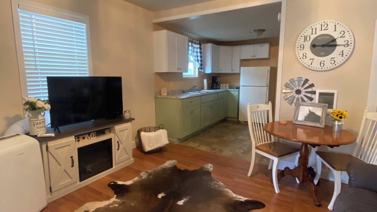 Miles City House | The yellow cottage