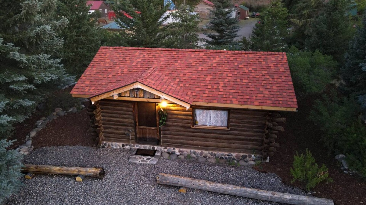 Dubois Cabin | The Yellowstone Cabin