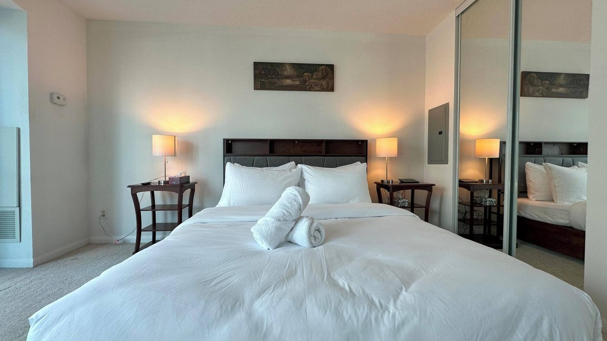 Downtown Toronto Apartment | The Yonge Suites - Downtown Elegance