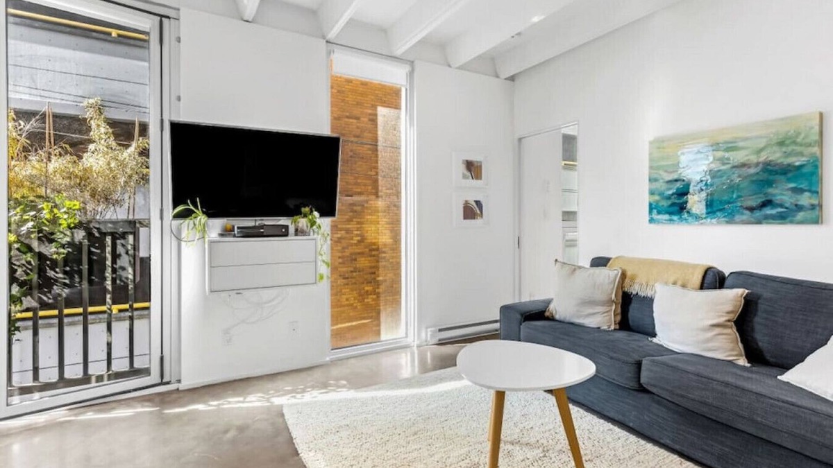 Chinatown Apartment | The Zen Loft: Shared Rooftop Bliss with City Views