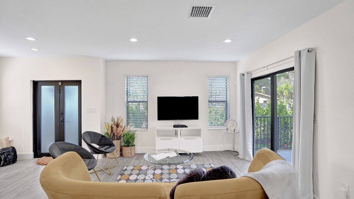 Progresso Village Condo | The Zen Suites