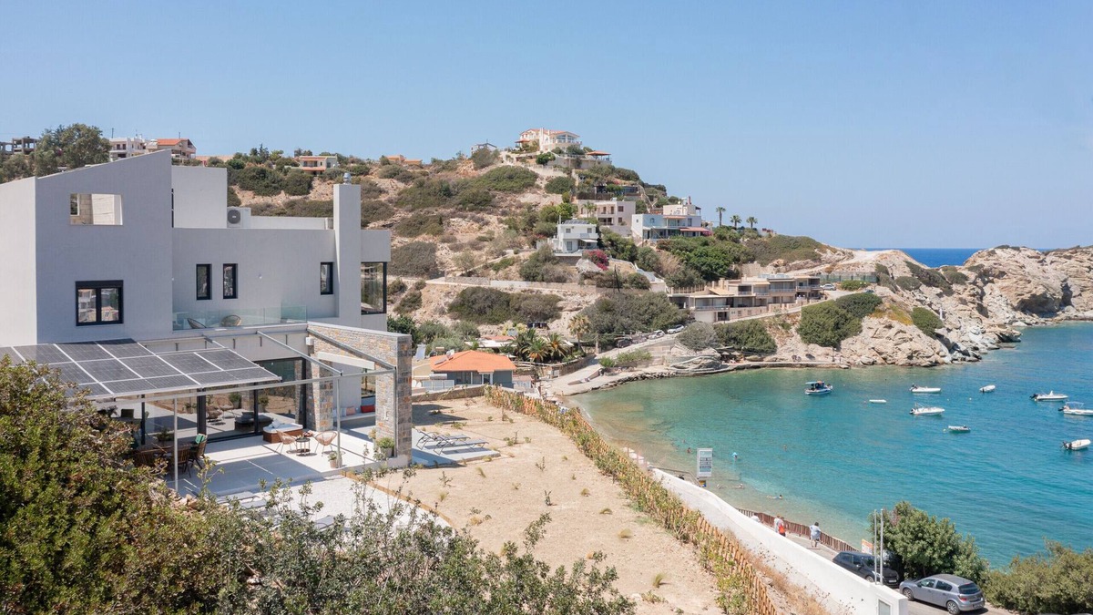 Lygaria Villa | Theasea,beachfront,next to all amenities,Heraklion