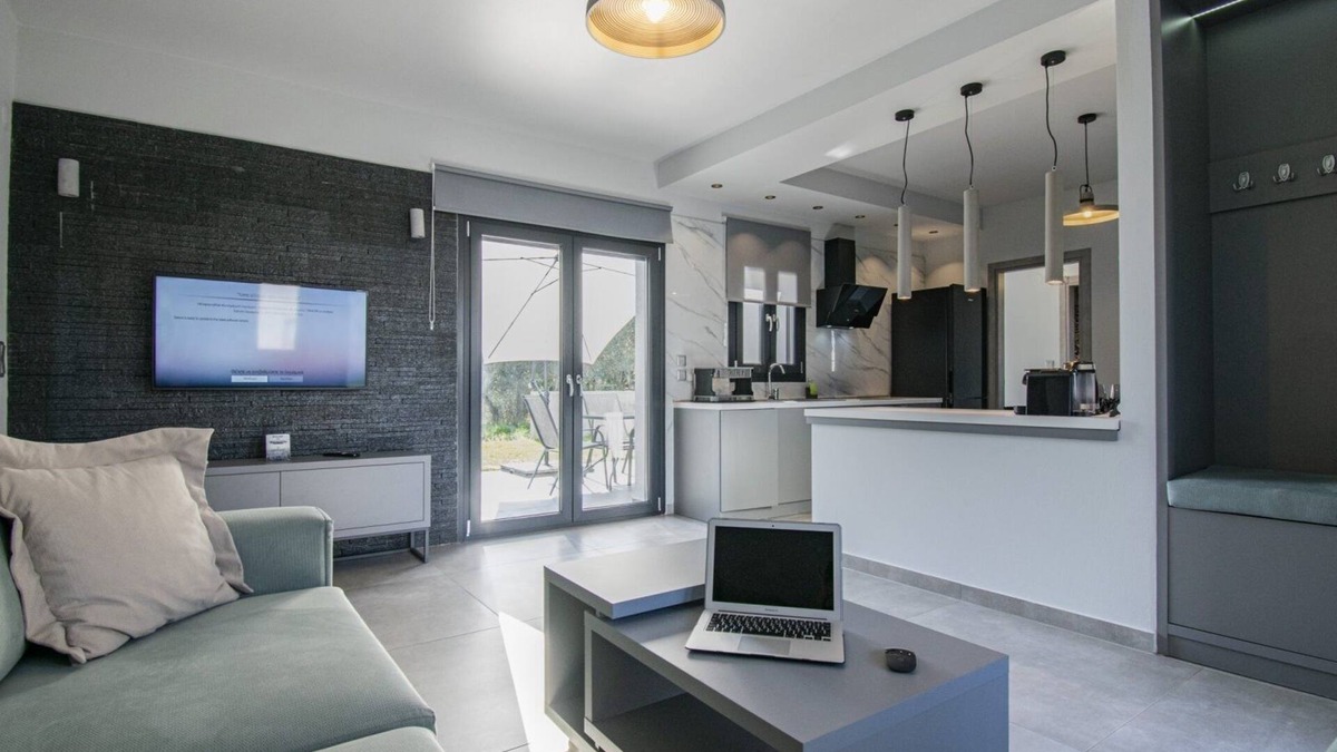 Nea Iraklia Villa | TheaSea Villa cooling & heated floor