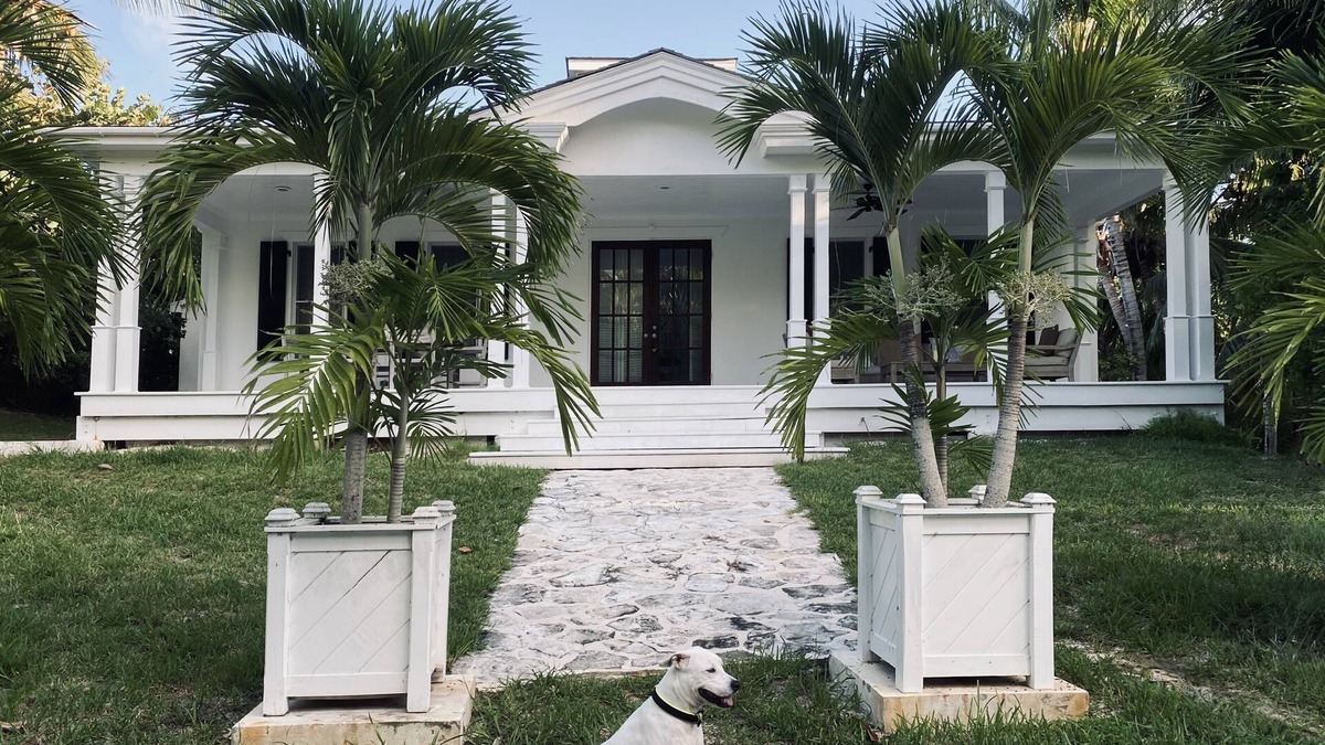 Dunmore Town Cottage | Theatrical retreat set just above Harbour Island's Pink Sand Beach, bold design meets island calm