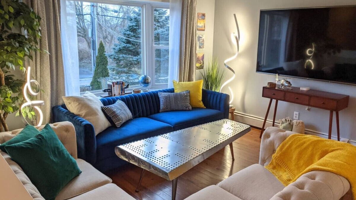 Middletown House | #TheFlightdeck | Stylish Home Near Newport & Navy