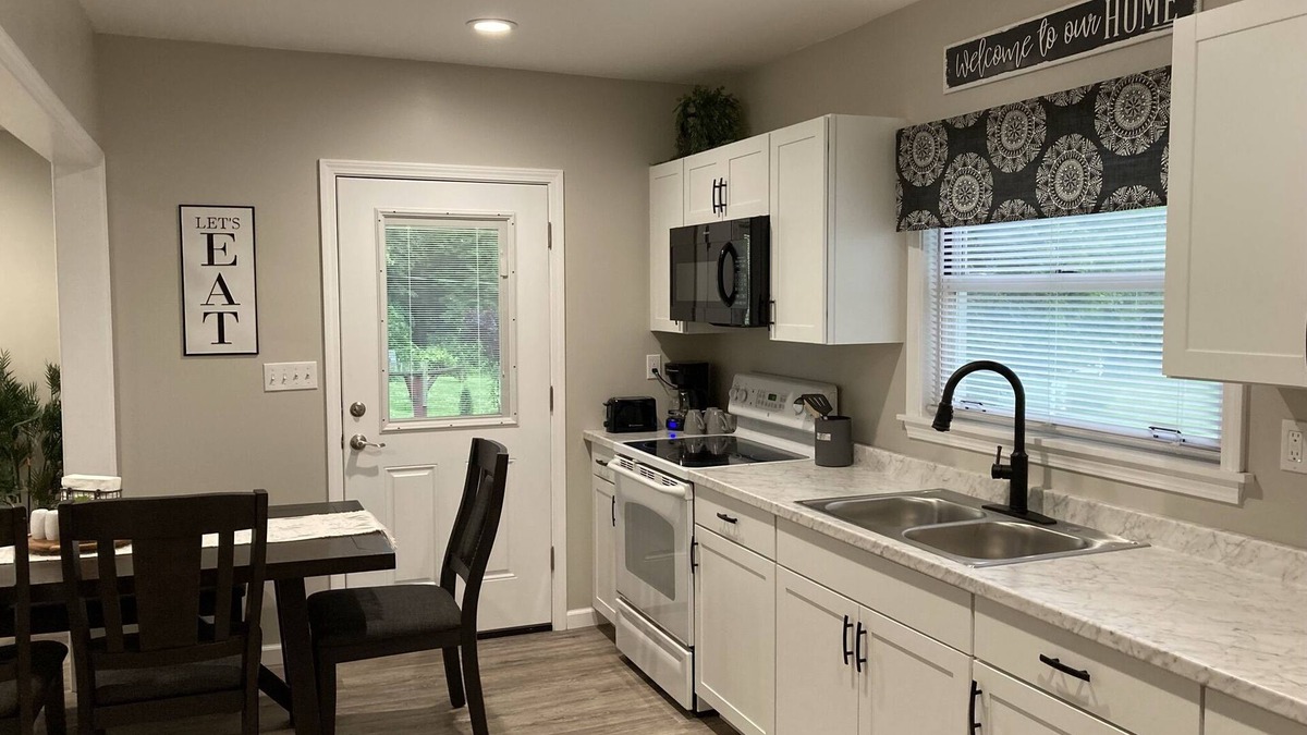Mammoth House | Thelma's Place is a cozy, three bedroom house, newly remodeled