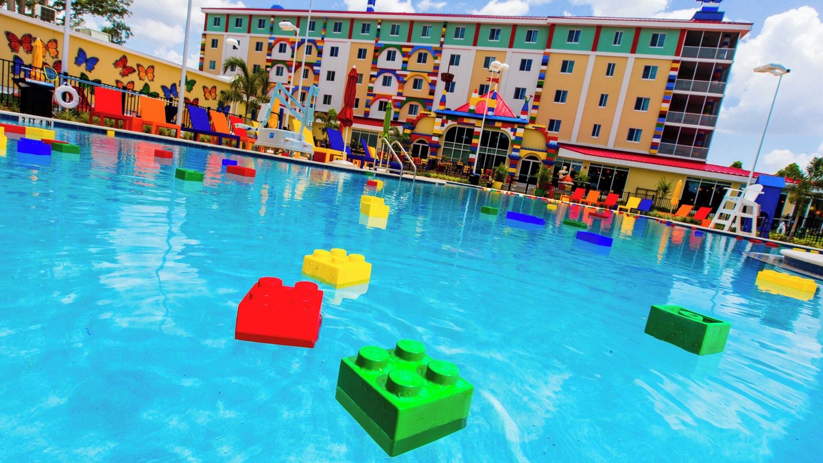 Cypress Gardens Hotel | Theme Park at your Door Steps | Near Lake Dexter | Waterpark and Pool Access