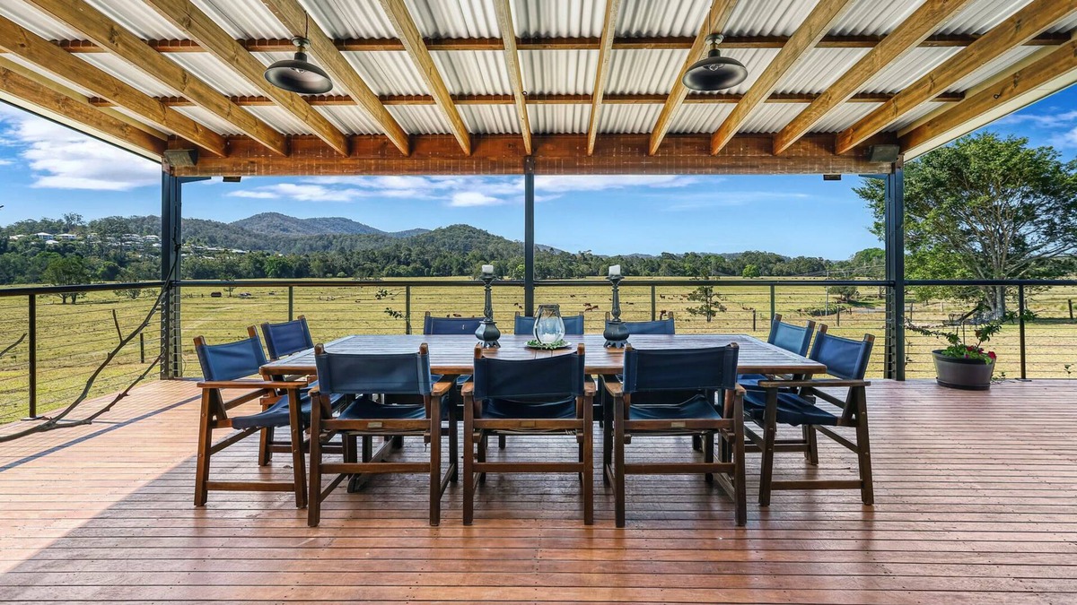 Maudsland House | 'THEME PARK CENTRAL WITH A TOUCH OF COUNTRY