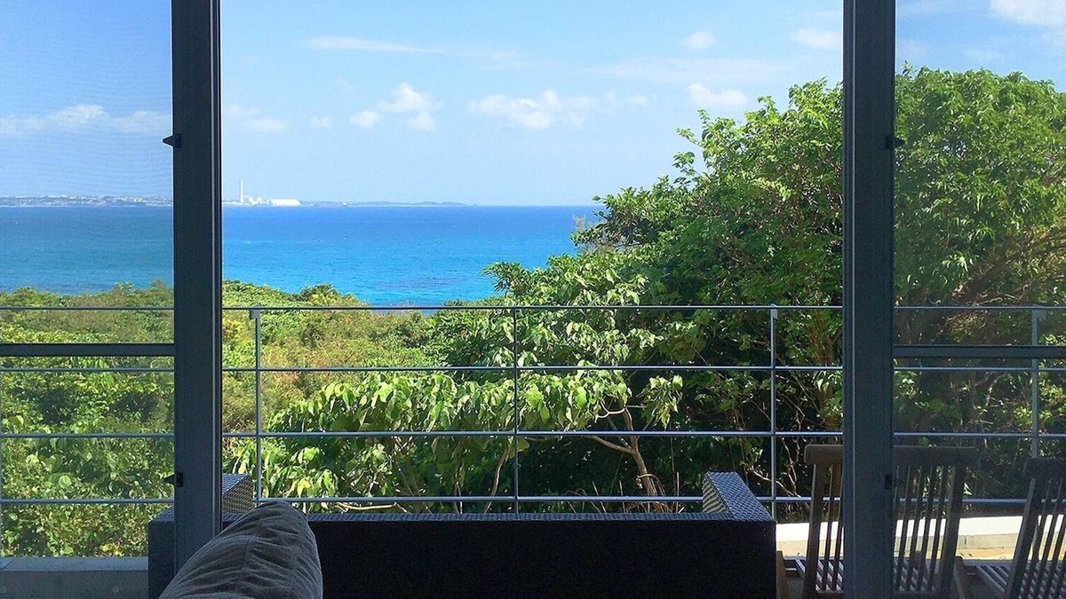 Higashionna House | Theme Suite 101 Overlooking the sea A modern mansion designed by an architect and a photographe/Uruma Okinawa