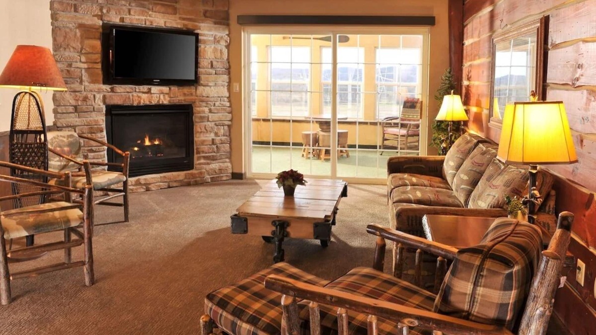 Onalaska Hotel | Theme Suite Mini Premier, Fireplace, Stoney Creek Onalaska | 2 Units
