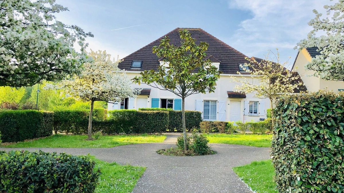Magny-le-Hongre House | Themed guest house 2.4 km from the park