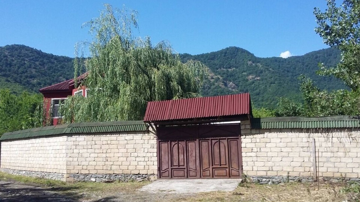 Gabala House | There are 4 bedrooms and 2 living rooms.