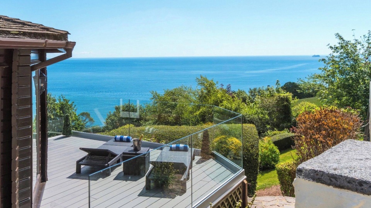 Torquay Cottage | There are too many facilities at Cliff Lodge to list… from pool to hot tub.