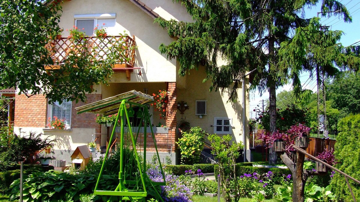 Komarom Condo | Thermal vacation in a neat, clean holiday home