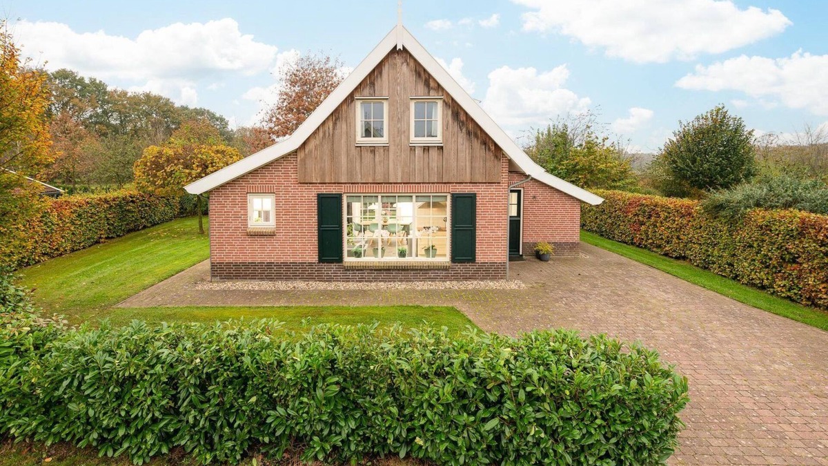 Hoge Hexel House | These comfortable villas are on Buitengoed Het Lageveld in a beautiful wooded area, near Almelo and Enschede, in beautiful Twente.