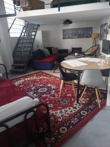Ampelokipoi-Menemeni Apartment | TheUrbanLoft