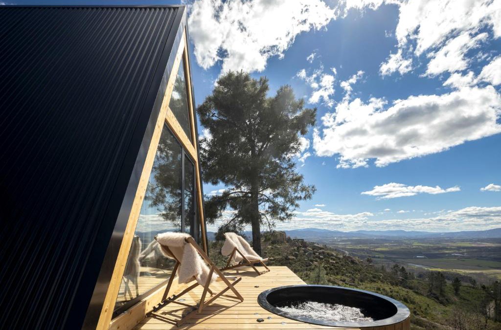 Belmonte Ski Chalet | TheVagar - Glamping Mountain Shelters