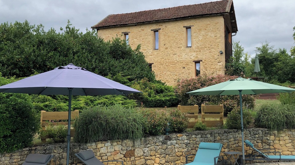 Sainte-Alvere House | Things in life: le séchoir à tabac, charming gîte with large swimming pool
