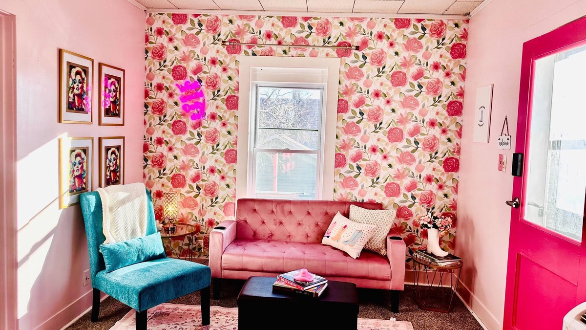 Russell Condo | Think Pink: 1 Bed/1Bath/Kitch/Deck/Grill/Laundry/Firepit-Up to 4pp-Pet Friendly
