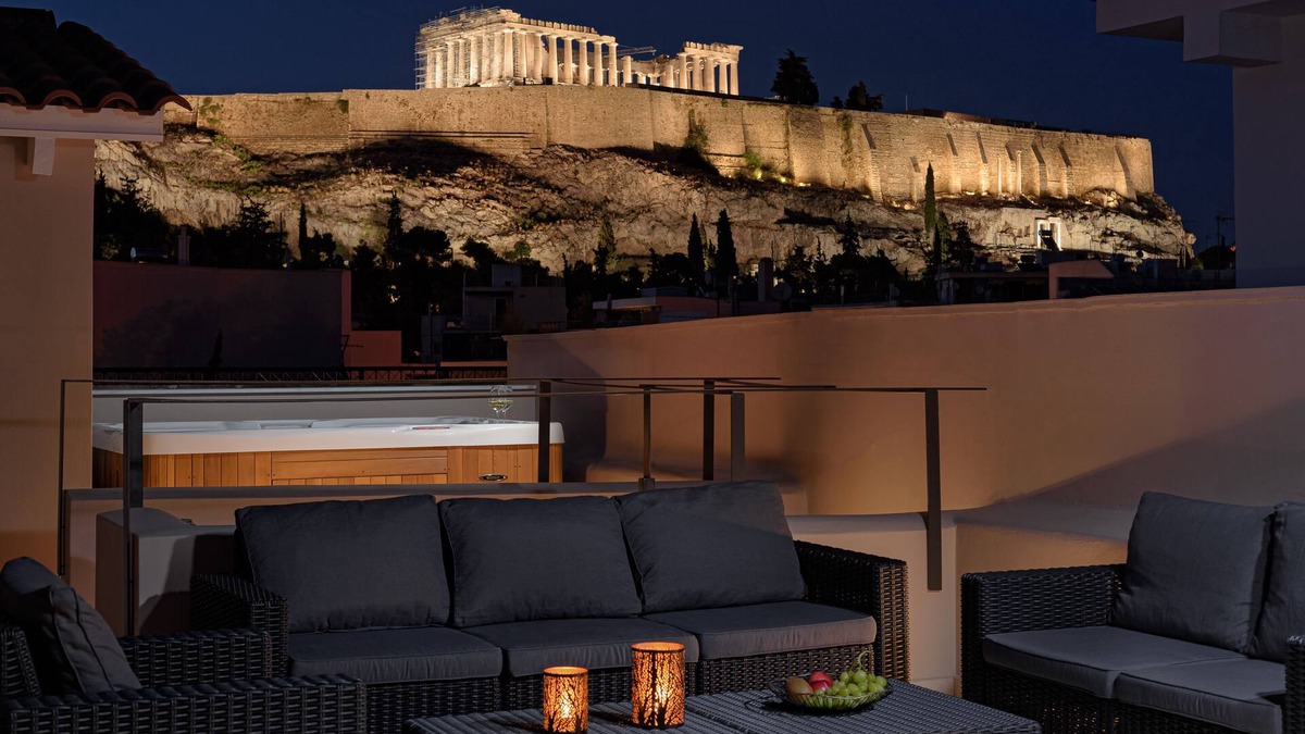 Anafiotika House | THIRAMENOUS RESIDENCE - SIX BEDROOM HOUSE with Rooftop Hot Tub