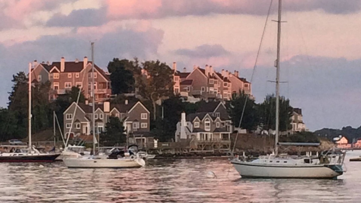 Hull Bed & Breakfast | Third Floor Suite in waterfront Victorian on peninsula surrounded by ocean