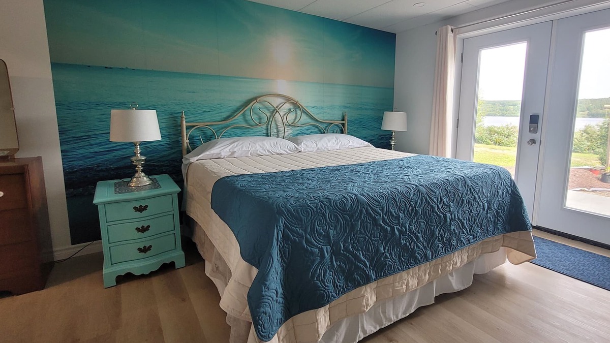 Woodstock Apartment | This 2 bedroom, 2 bathroom waterfront property offers fantastic river views!