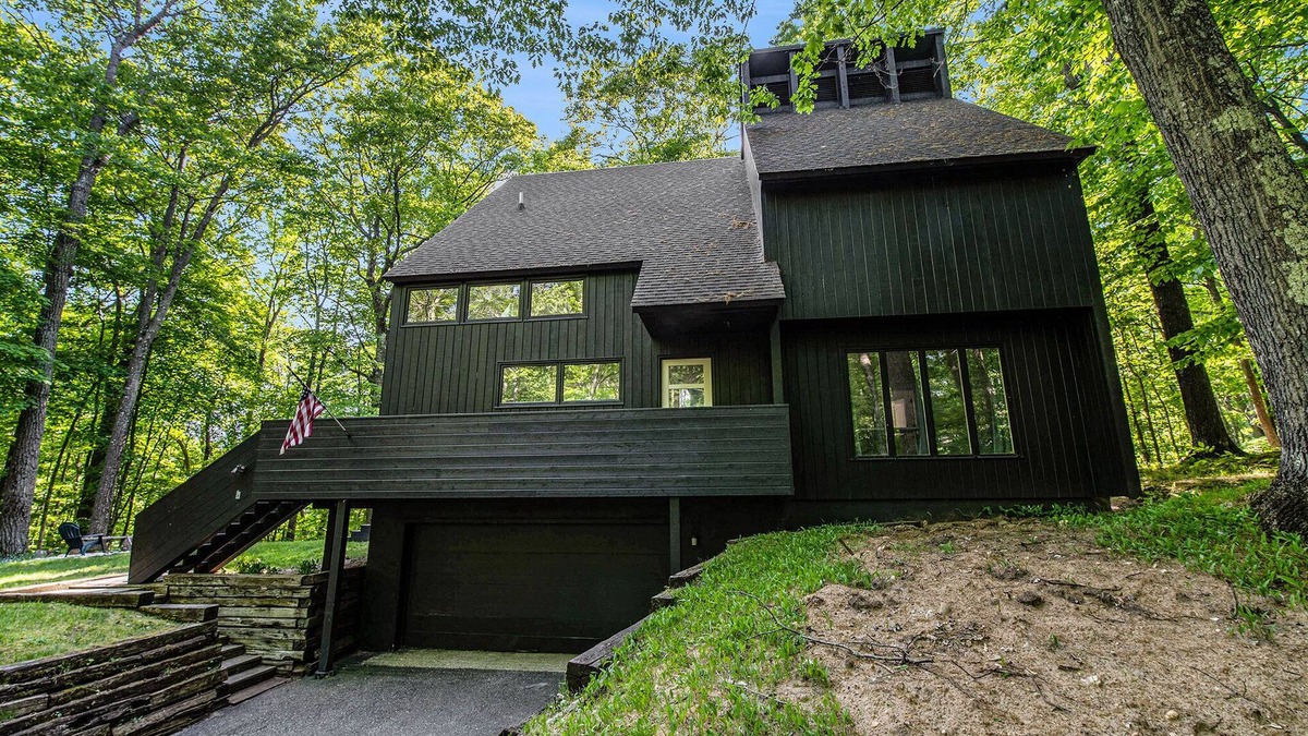 Birchwood Farms House | This 3bd with a loft house in Harbor Springs, Michigan, is an ideal retreat for the whole family