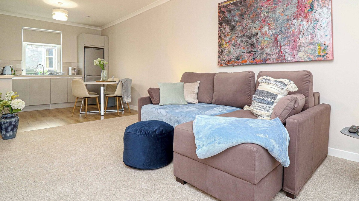 Helensburgh Apartment | This apartment is a 1 bedroom(s), 1 bathrooms, located in Argyll and Bute Council, Scotland.